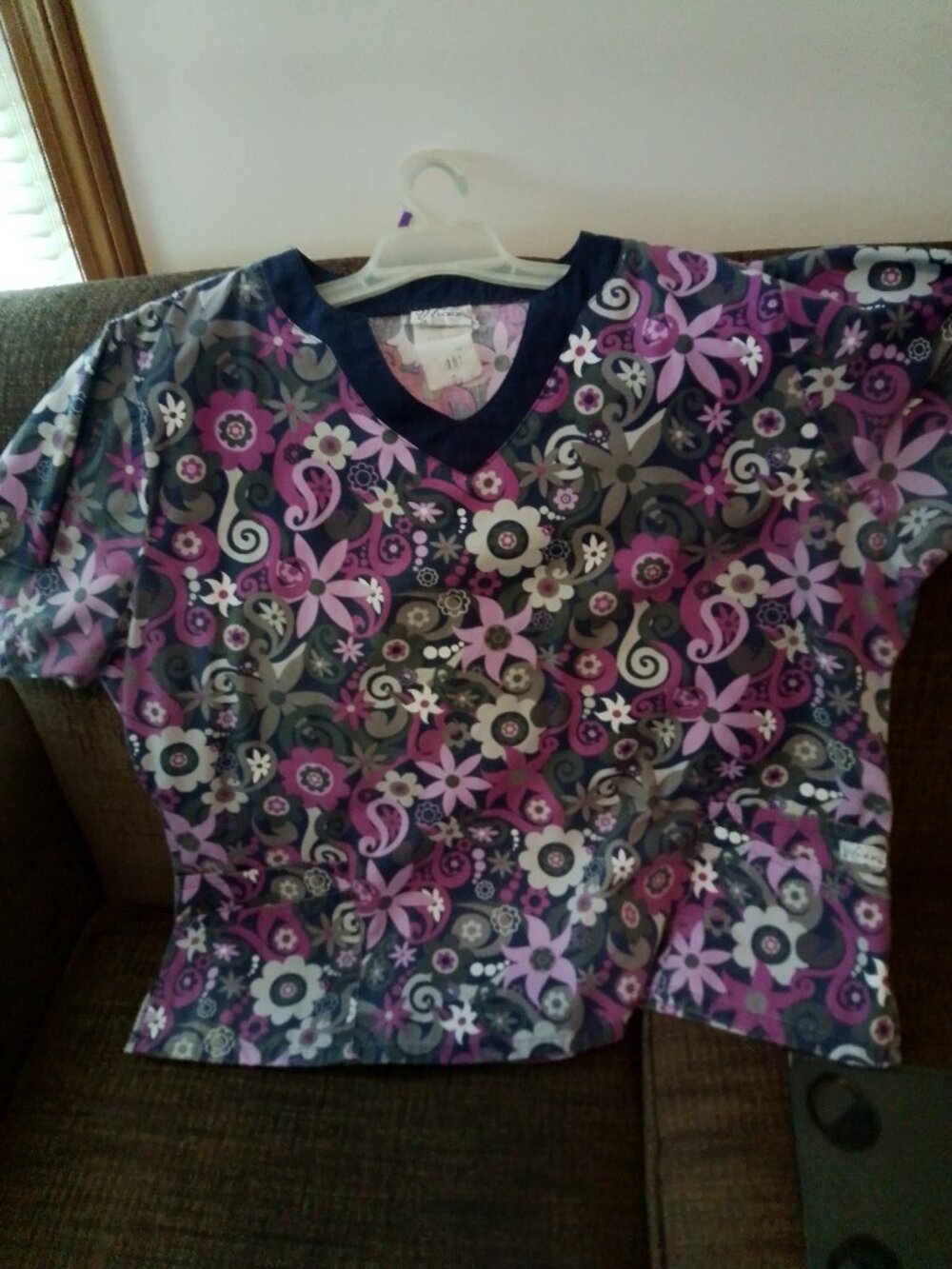Women 2XL UA Scrub Top-Flowers
